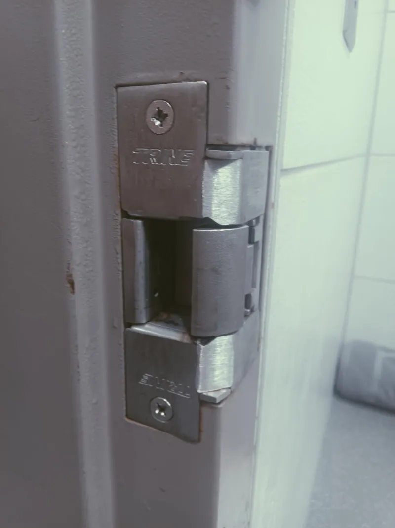 Electric strike vs magnetic lock comparison for Stuart FL commercial doors